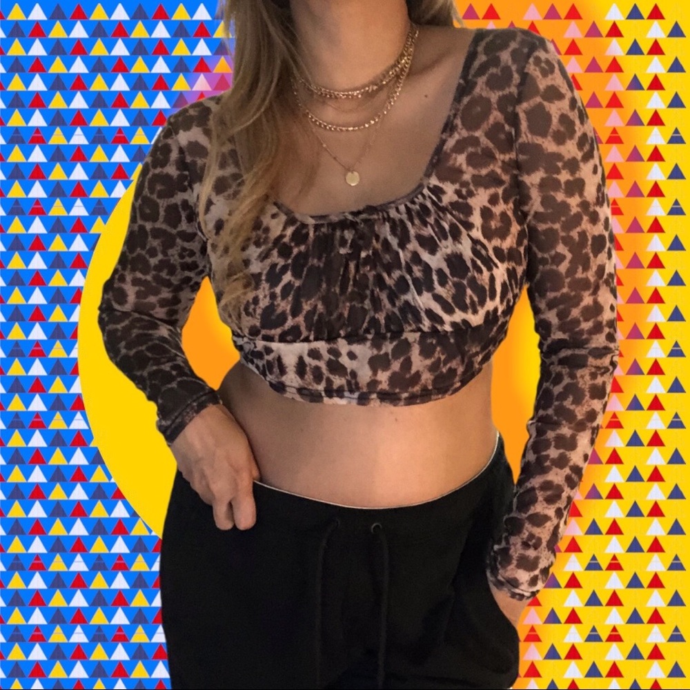 🚫SOLD🚫 Pretty Little Things Crop Top - Picture 3 of 3